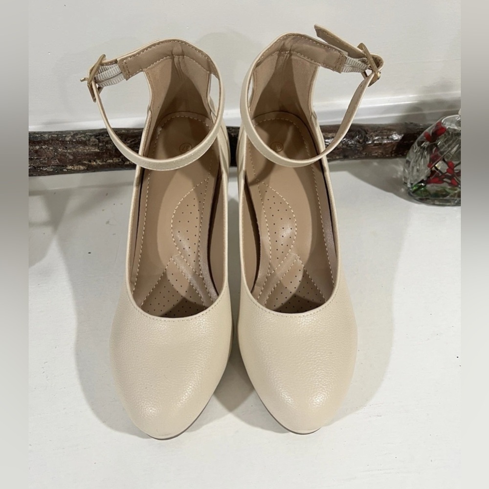 Women's Ankle-Strap Round-Toe Pumps in Cream